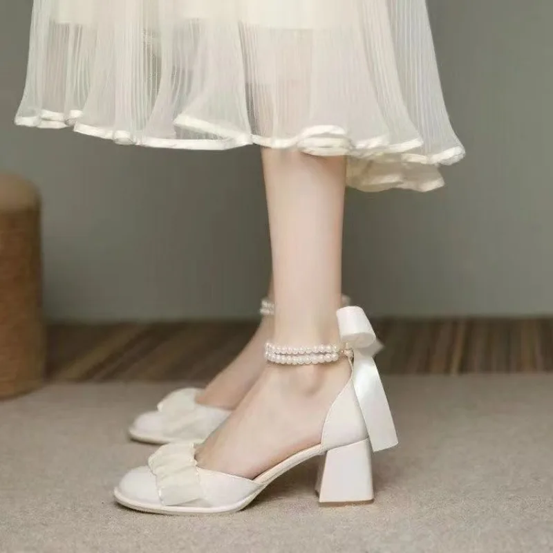 

Нежные туфли Мэри Джейн на каблуке с французским темпераментом и жемчугом, винтажные сандалии