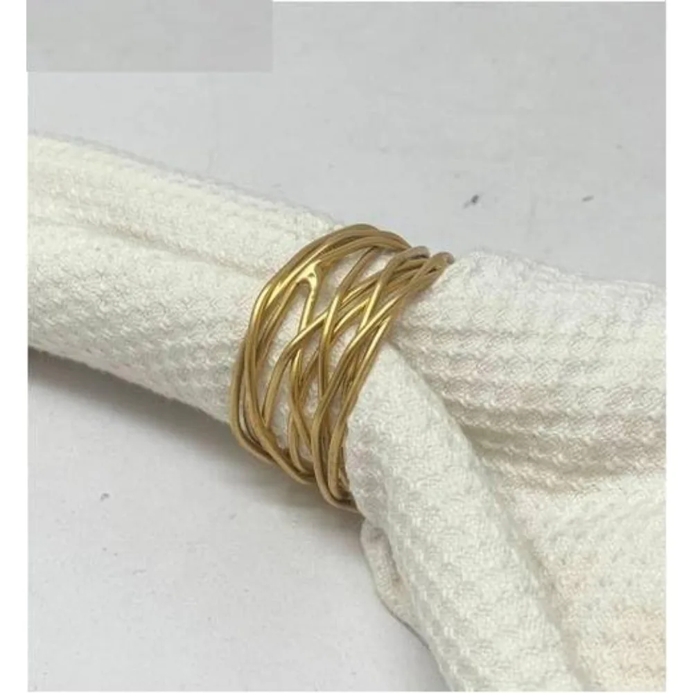 

Набор из 4-х колец для салфеток из железа и золота — потрясающий и изысканный дополнительный вариант для любого стола, изготовленный из позолоченного металлического намотки.