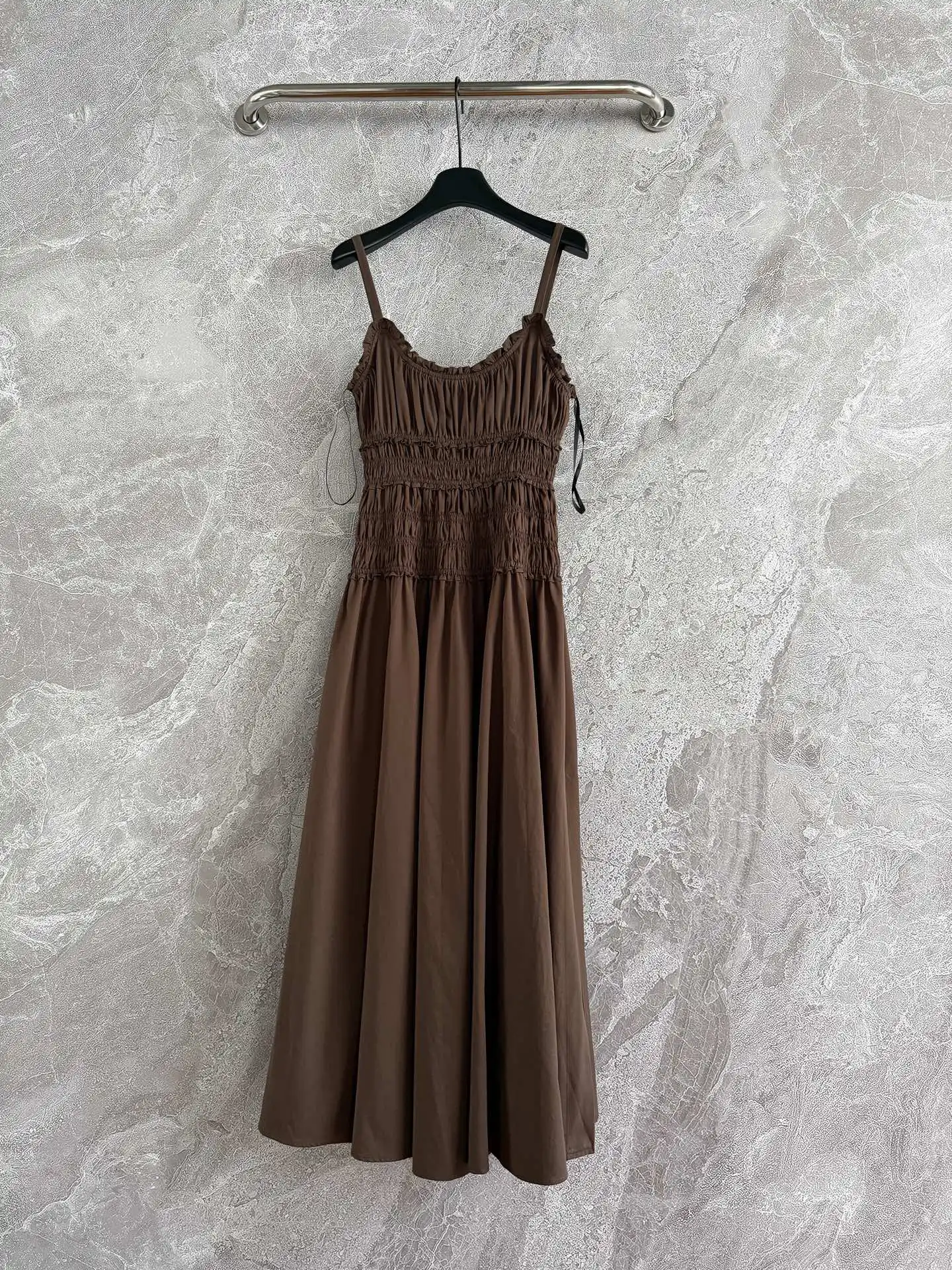2025 ใหม่ผู้หญิง Mocha สีผ้าฝ้าย Smocking จีบเอวยางยืดรอบคอลําลองสุภาพสตรีสลิง Robe