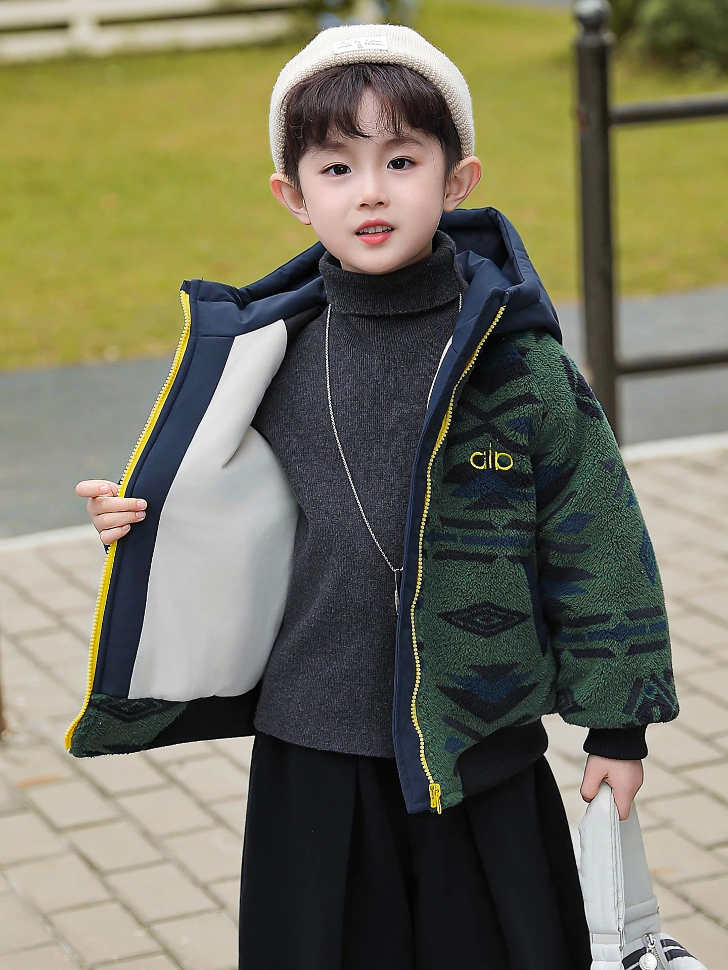 

Утепленная флисовая куртка для мальчиков с капюшоном, длинными рукавами, на молнии, с геометрическим принтом, повседневная одежда