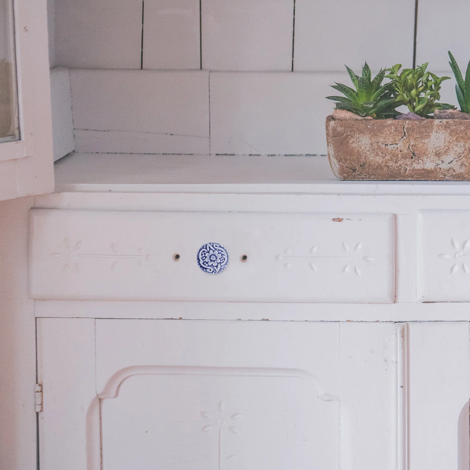 

6Pcs Ceramic Cabinet Knobs Chinese Inspired Vintage Pattern Drawer Pulls Single Hole Handles for Kitchen Dresser Closets