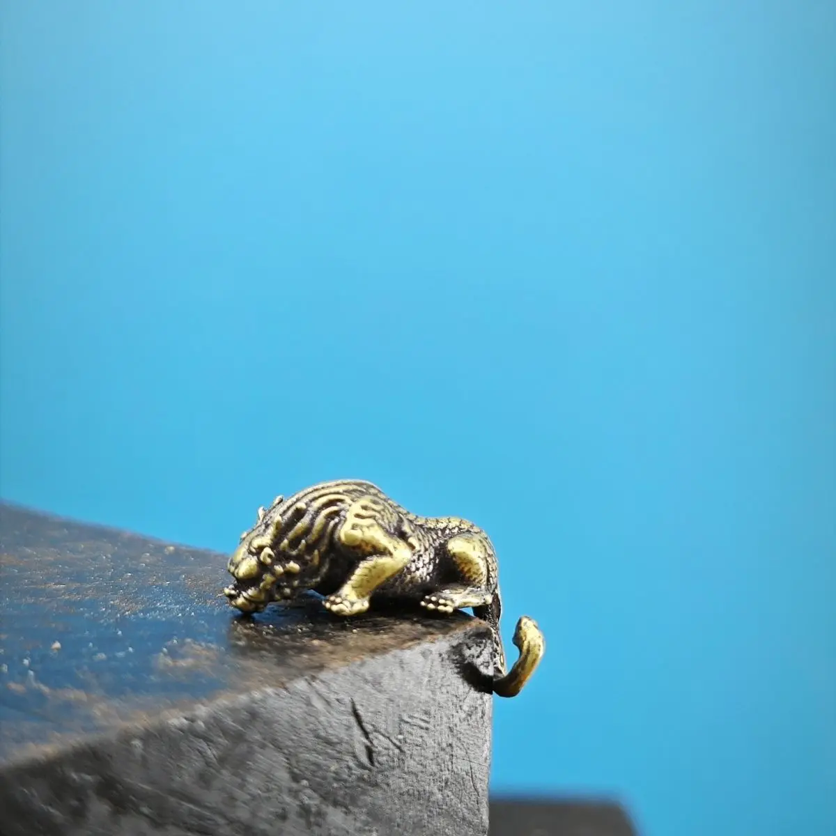 Brass Mini Water-Taming Beast Craft,, Miniature Landscape Fish Tank Decor, Artificial Mountain, Zen-Inspired Decorative Ornament