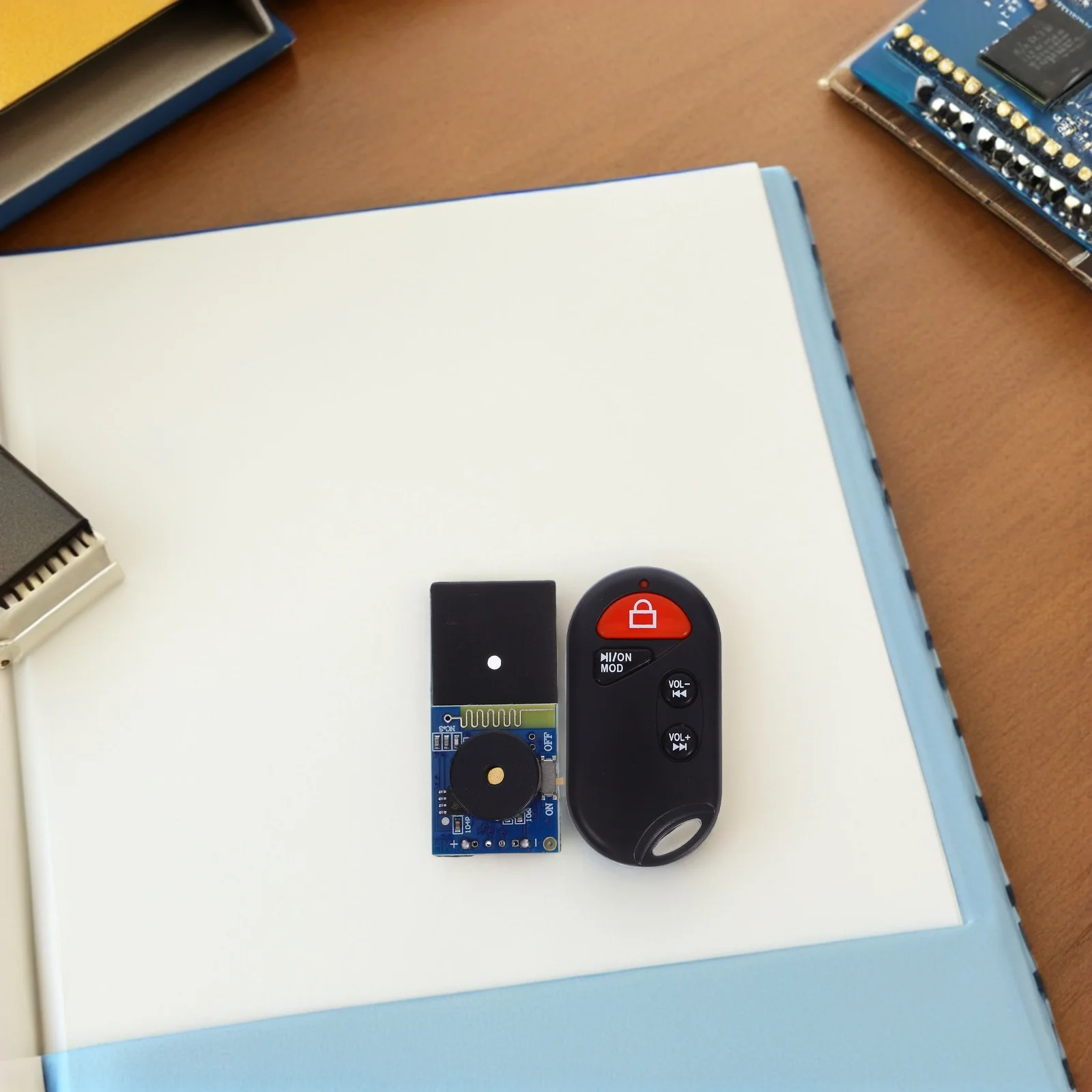 

1 комплект, 1 комплект, шумогенератор с дистанционным управлением, звукогенератор для домашнего офиса, школы, вечеринки, розыгрыши, компактный раздражающий