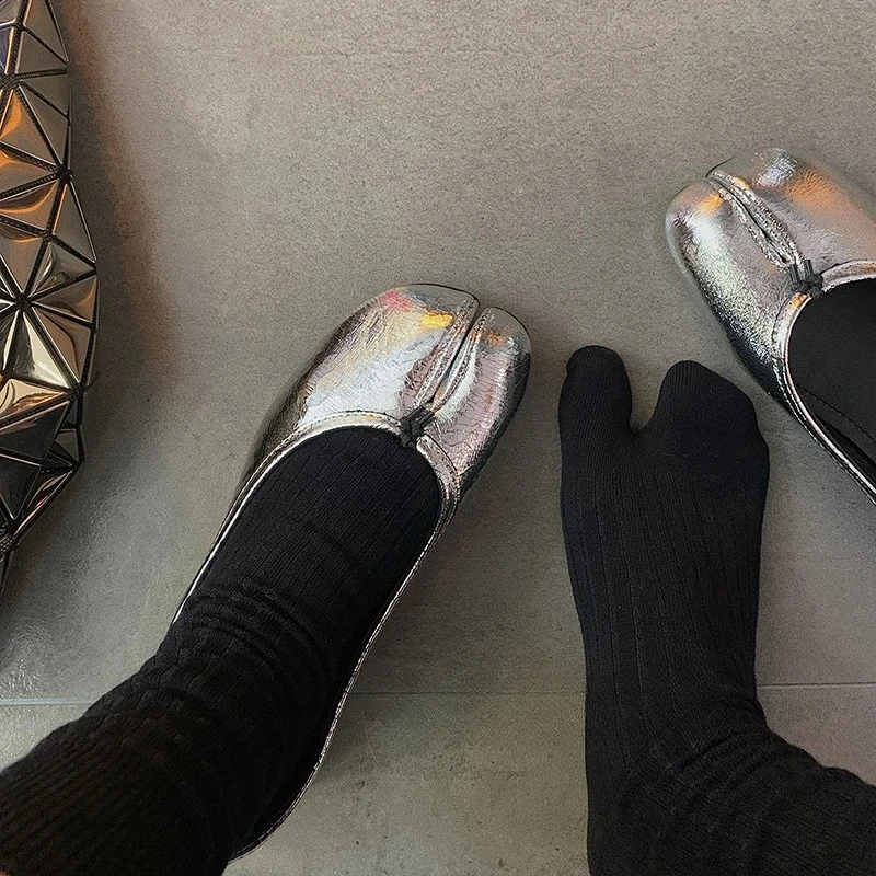 

Высококачественные женские носки из чесаного хлопка с раздельным носком, однотонные, простые, удобные, мягкие, с двумя пальцами, японские женские носки в стиле Харадзюку