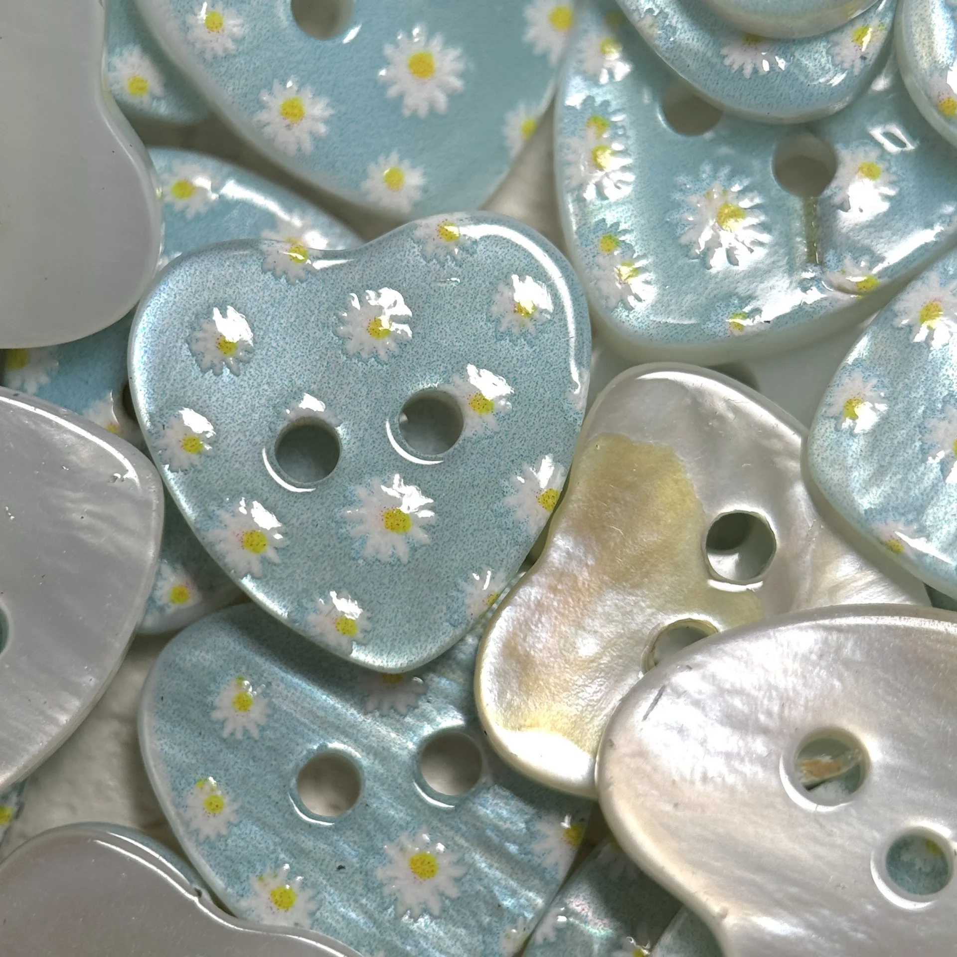 20Pcs/lot 12.5mm Natural Shell Two-Hole Button Light Blue Shasta Daisy Heart Cardigan Shirt Cotton Button D111