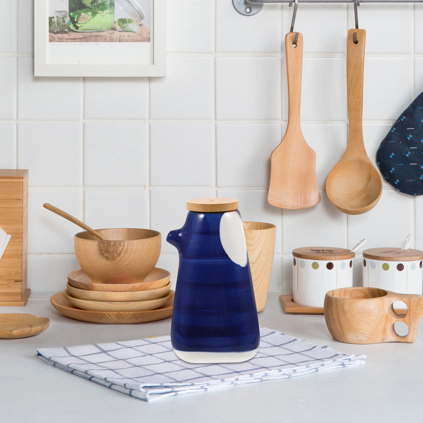 

Ceramic Seasoning Sauce Container Oil Dispenser Kitchen Soy Sauce Dispenser Soy Jar Large Capacity Smooth Material