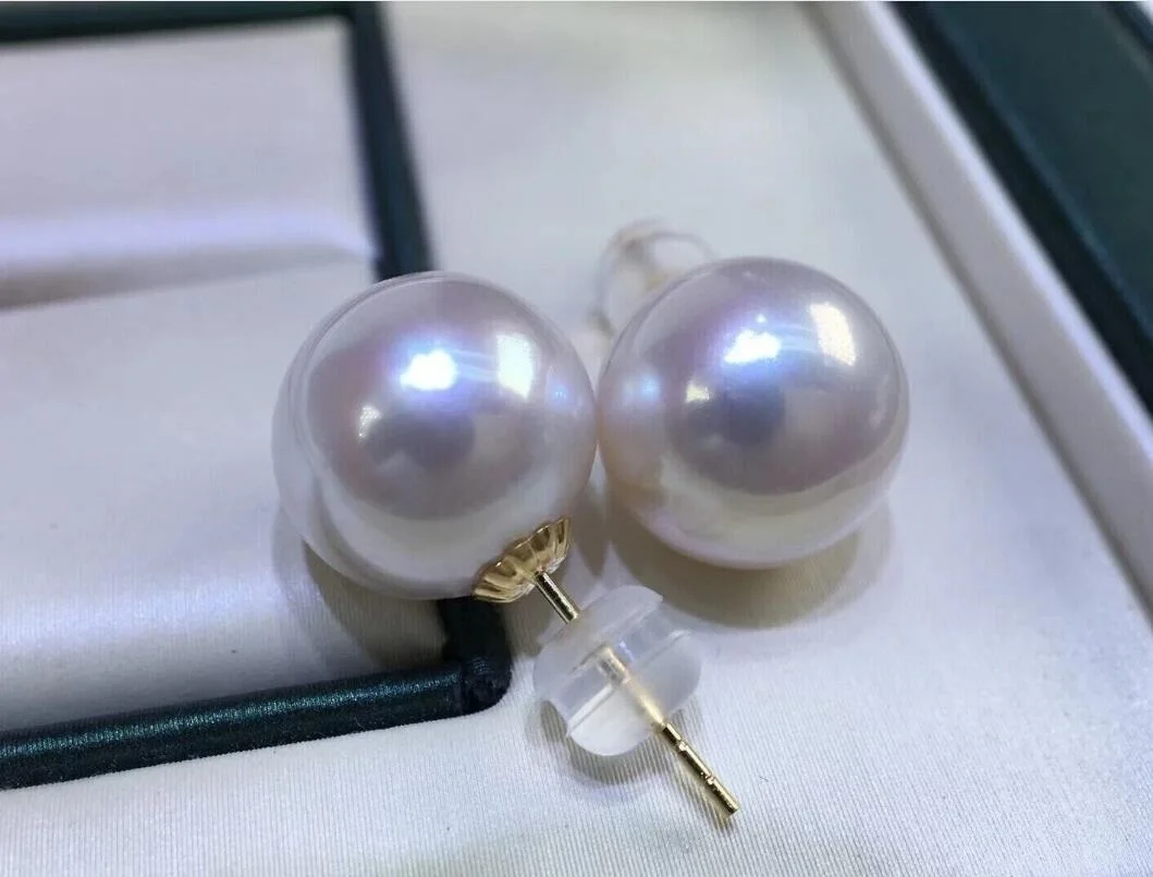 

Gorgeous AAAAA 11-12mm South China Sea Round White Pearl Earrings 18K Gold/AU750