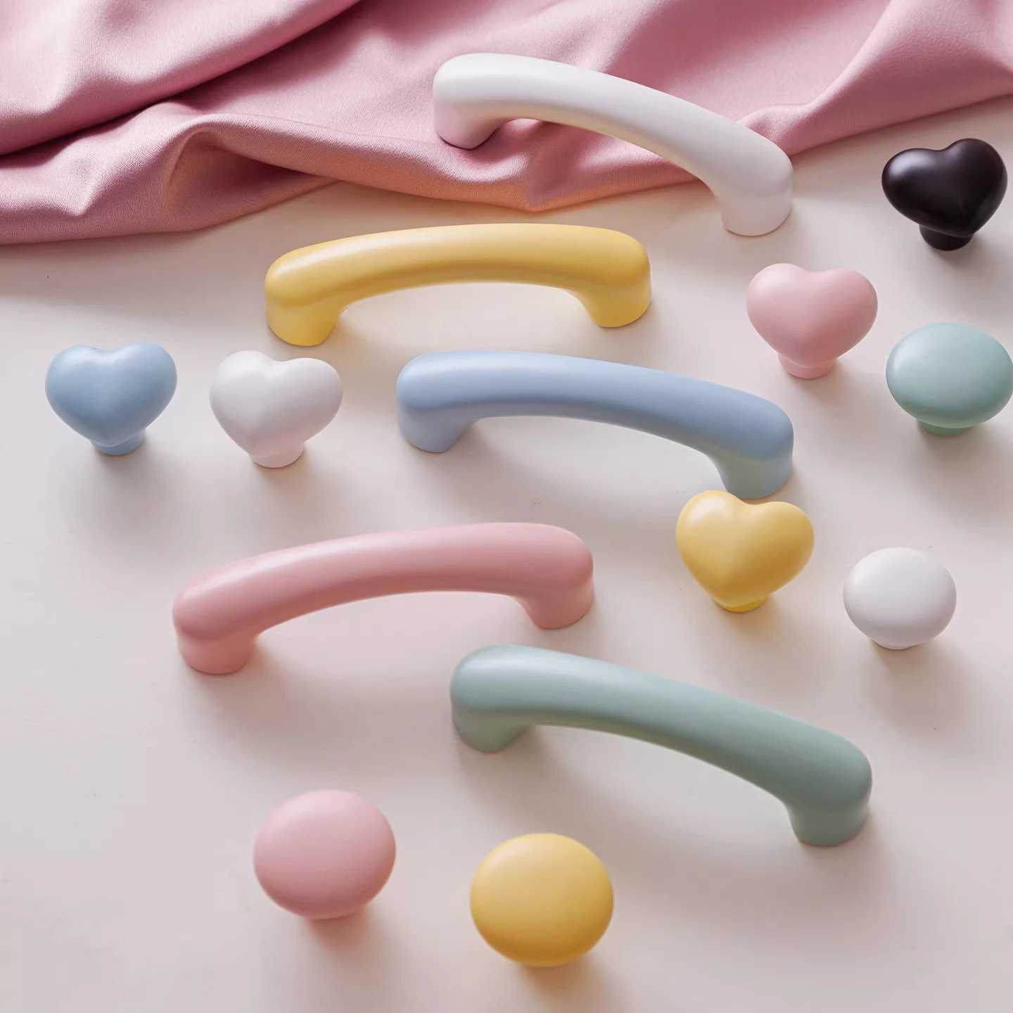 Colorful Ceramic Cabinet Handles for Children's Room Cute Drawer Round Knobs Heart Shaped Wardrobe Pulls Furniture Hardware1 pc