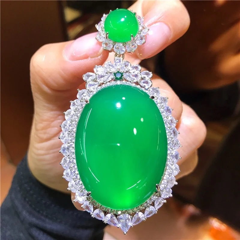 New Agate Luxury Ice-type Green Chalcedony Pigeon Eggs Pendant Ladies Fashion Joker Necklace Jewelry