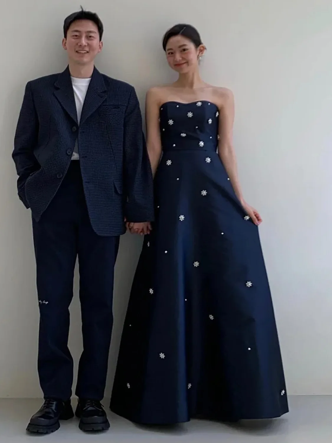 أسود 2025 فساتين زفاف خفيفة أنيقة جديدة للعروس بدون حمالات من الساتان على شكل حرف a فستان حفلات الزفاف Vestido De Novia Casamento