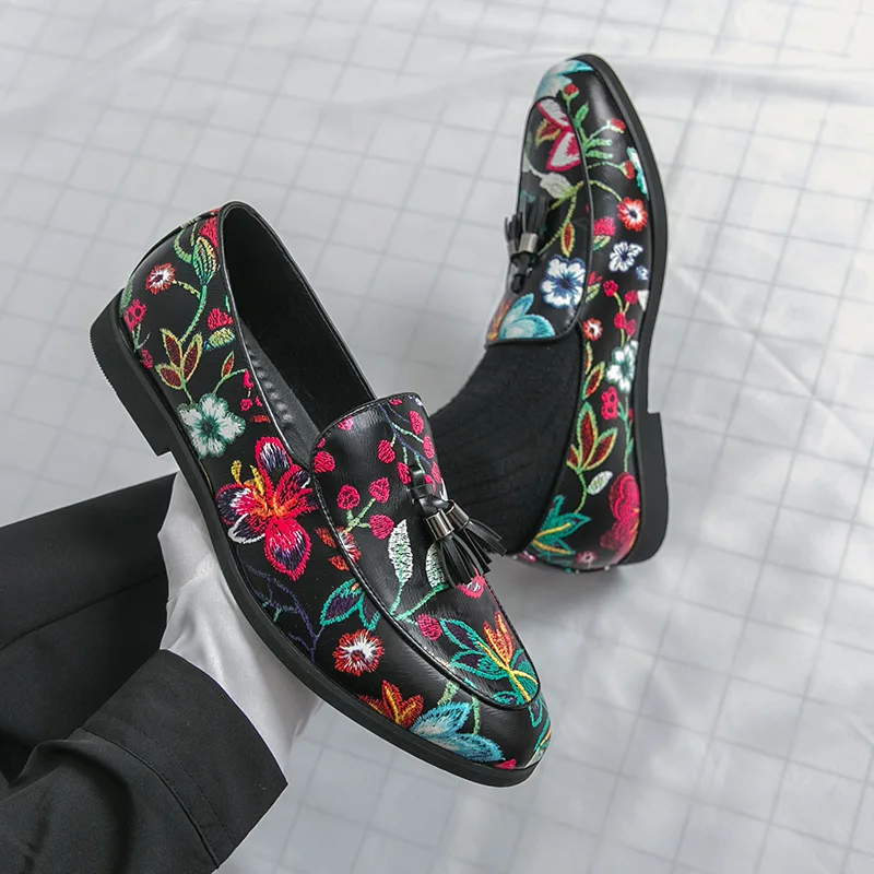 

2025 г., мужские оксфорды с цветочным дизайном и кисточками, деловая повседневная обувь для мужчин, лоферы для вождения, официальное свадебное платье, Zapatos для выпускного вечера