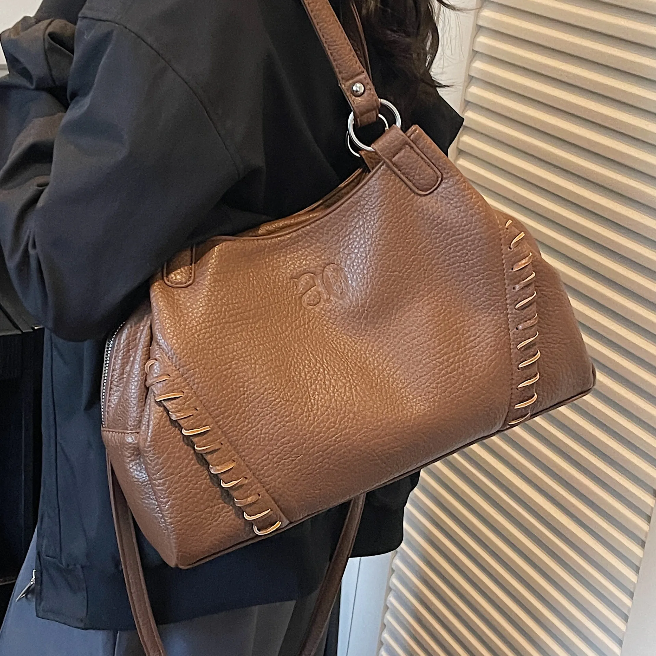 

Soft Leather Large Women's Bag 2026 New Retro Versatile Simple Casual Single Shoulder Bag High Capacity Commuting Travel Satchel