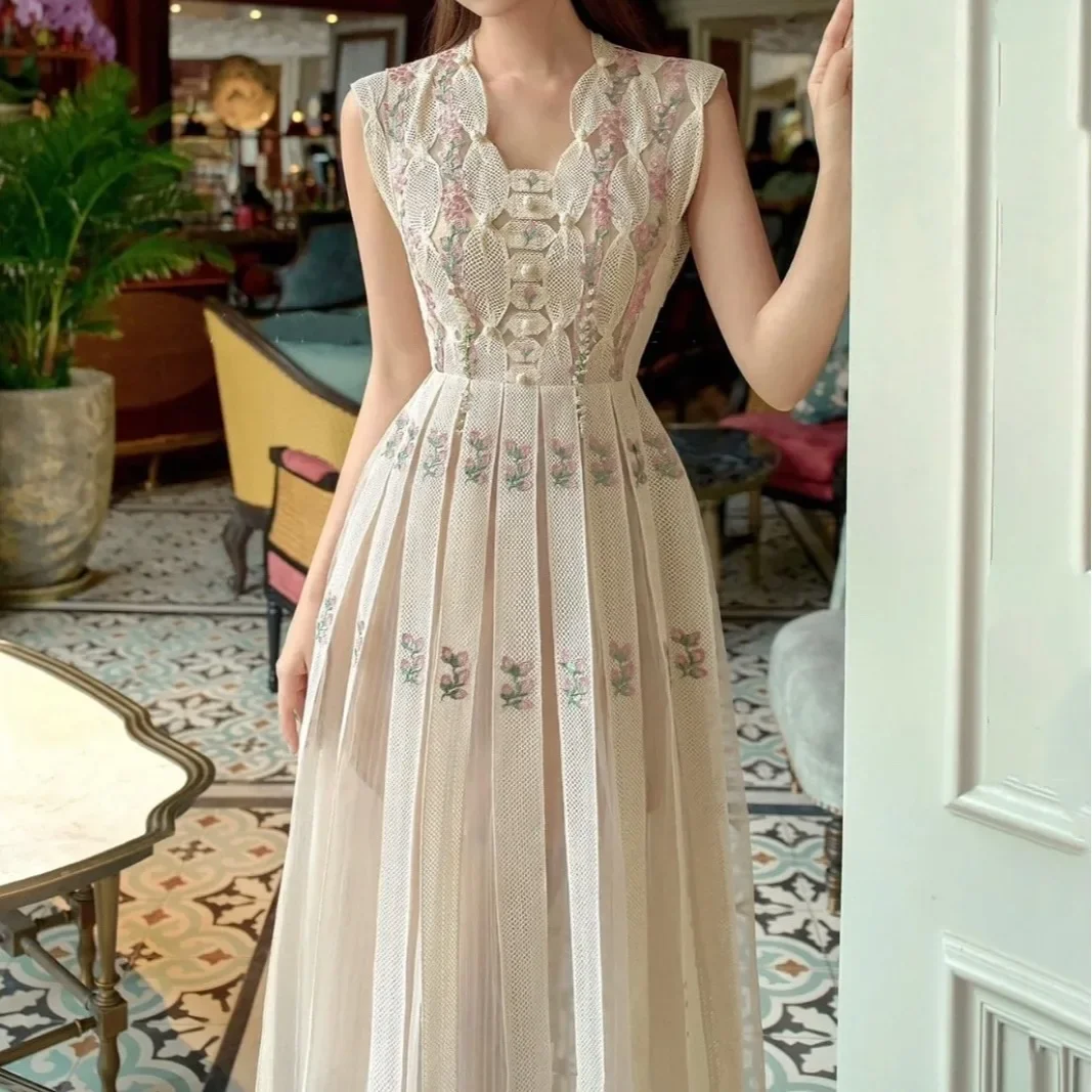 Boutique Wholesale 2024 Summer New Fashionable V-neck Sleeveless Sweet Floral Embroidered Women's Dress