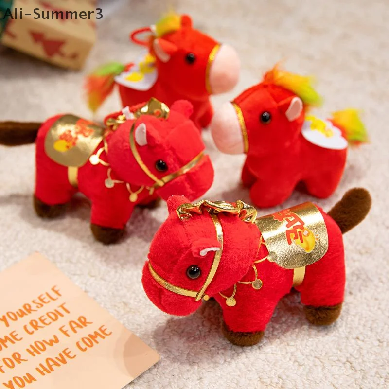 พวงกุญแจตุ๊กตาม้าส่งคำอวยพร 1 ชิ้น ตุ๊กตาม้าสีแดง ของเล่นตุ๊กตา ของขวัญปีใหม่สำหรับเพื่อน