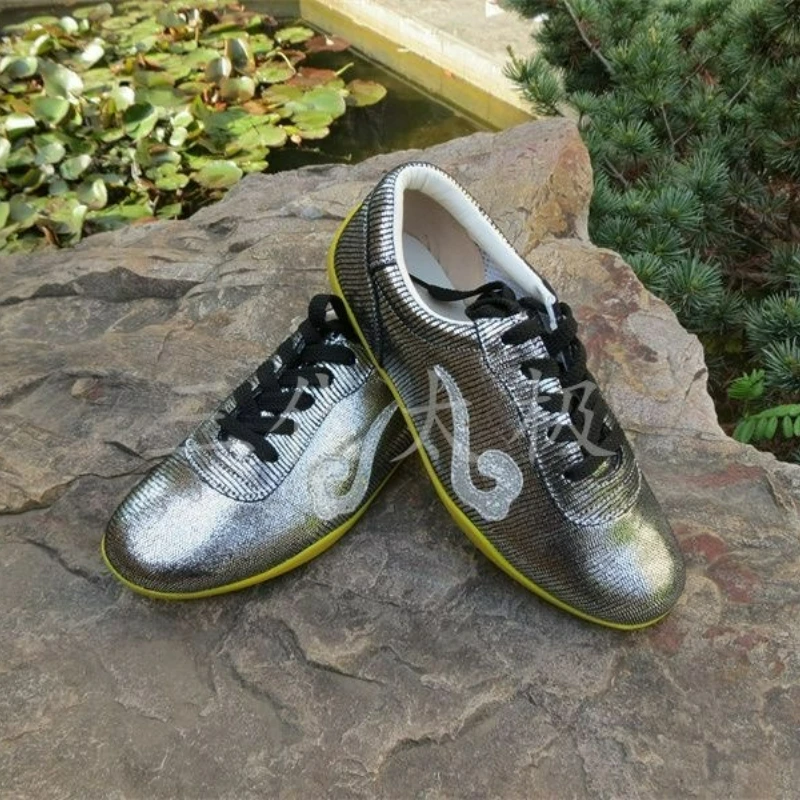 2026 Bestseller Kampfkunstschuhe für Herren und Damen Weiß-Silber Tai-Chi-Schuhe Unisex Luxusmarke Morgenübungs-Kampfkunstschuhe