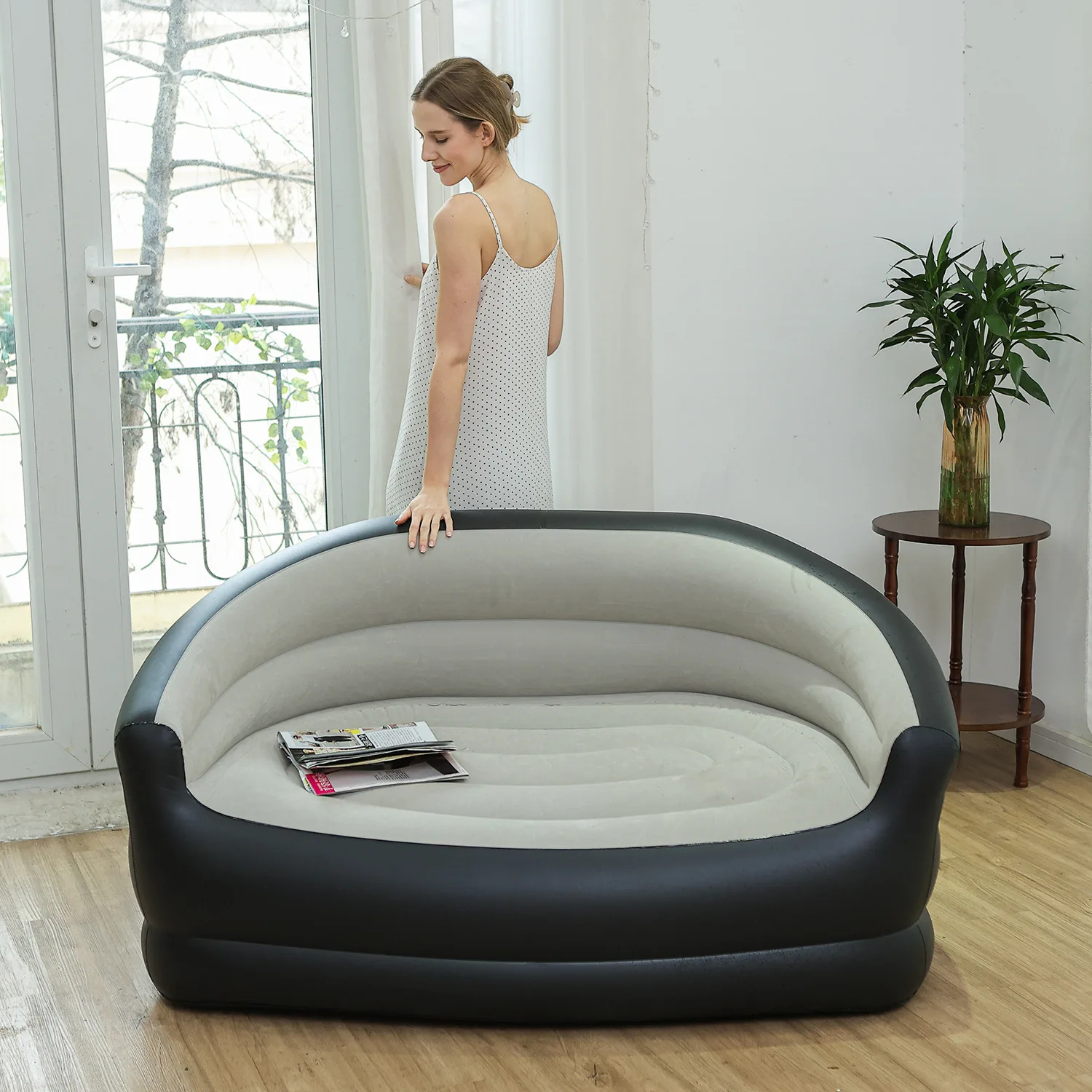 Nieuwe gevlokte opblaasbare dubbele zitbank voor buiten, woonkamer en parkgebruik voor twee luie tuinmeubilair met voetpomp