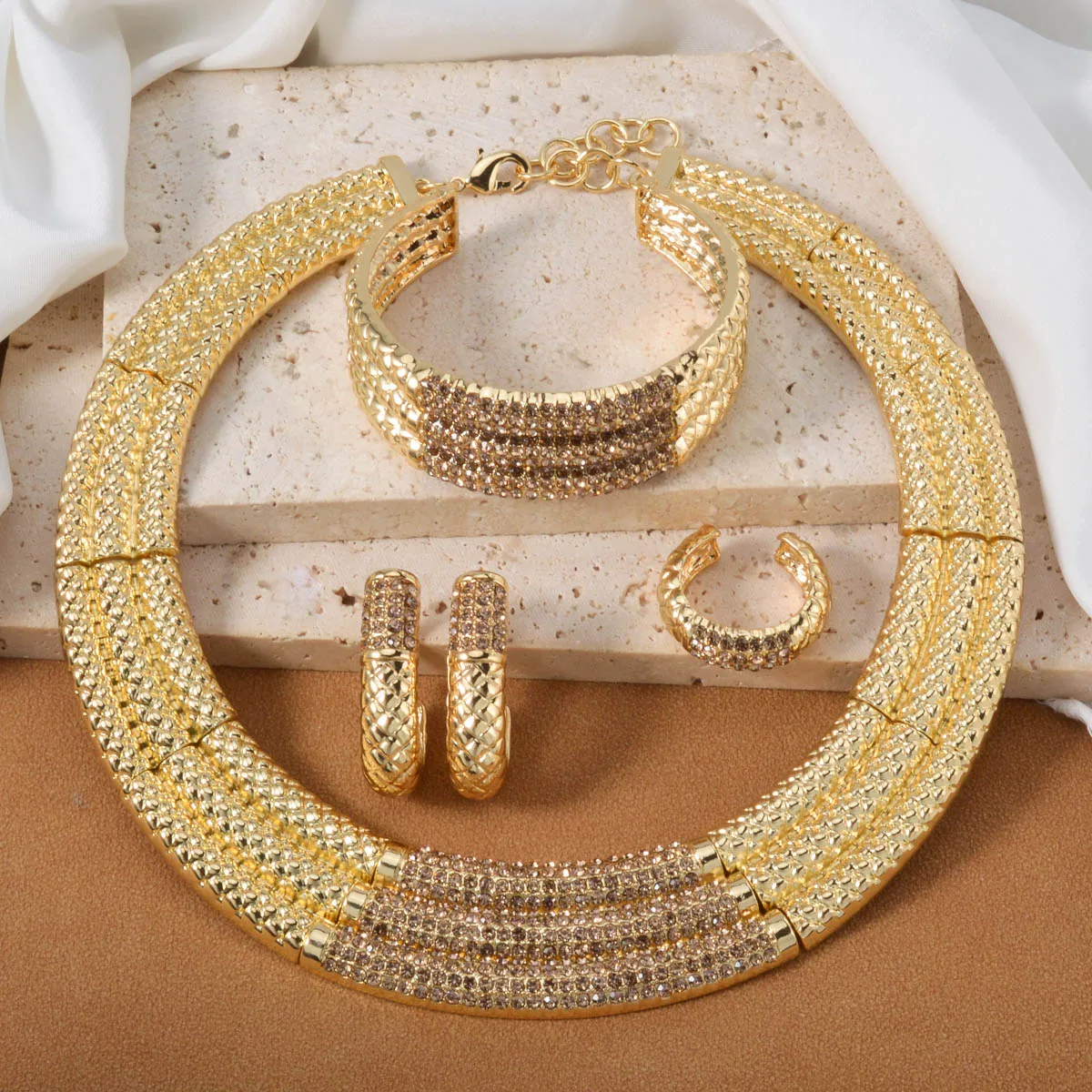 Luxury Middle East Jewelry Set Necklace/Ring/Earrings/Bracelet Set for Women Stylish Accessories Wedding Party Jewelry Gift