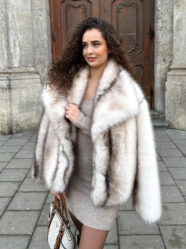 

Winter Ins Hot Fashion Girls Oversized Gradient Fur Coat Women Thick Warm Outerwear 2025 Fluffy Faux Fox Fur Jacket Top