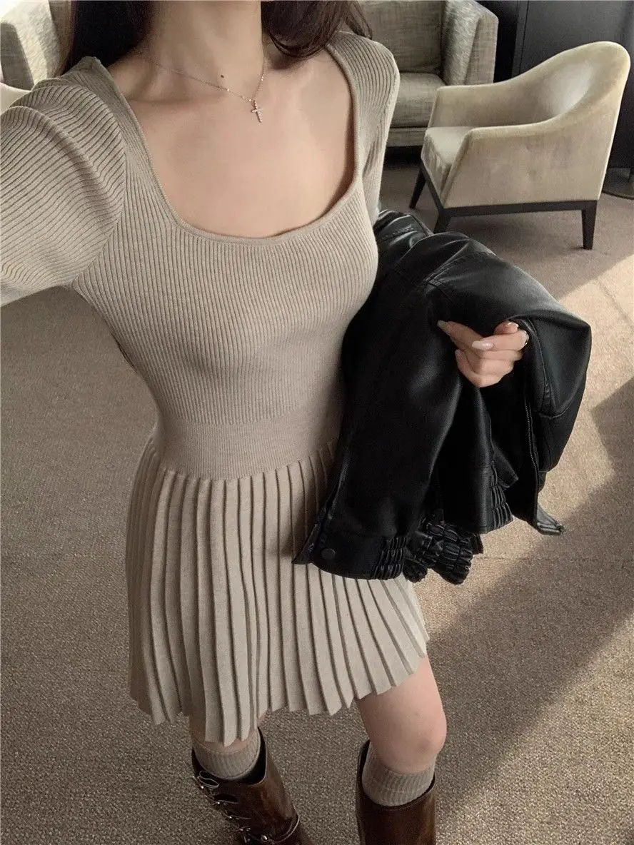 

Square-neck Long-sleeve Knitted Dress for Women, New A-line Pleated Base Skirt for Autumn and Winter 2025.