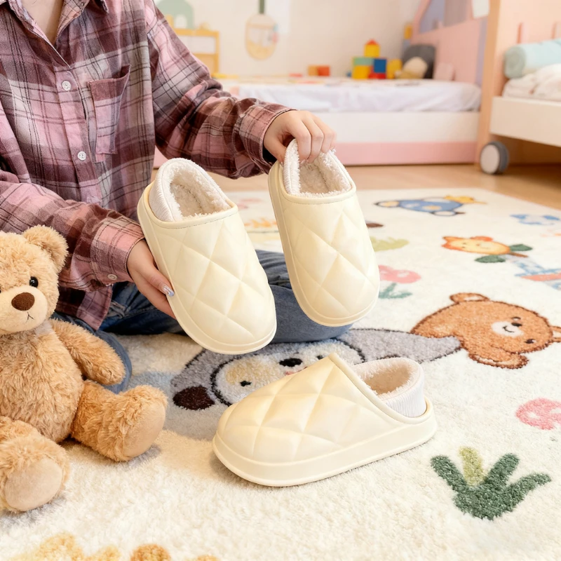 شبشب شتوي مريح للنساء مقاوم للماء من القطيفة للاستخدام الداخلي والخارجي وغير قابل للانزلاق، كعب دافئ ومضاد للرائحة، تصميم مريح