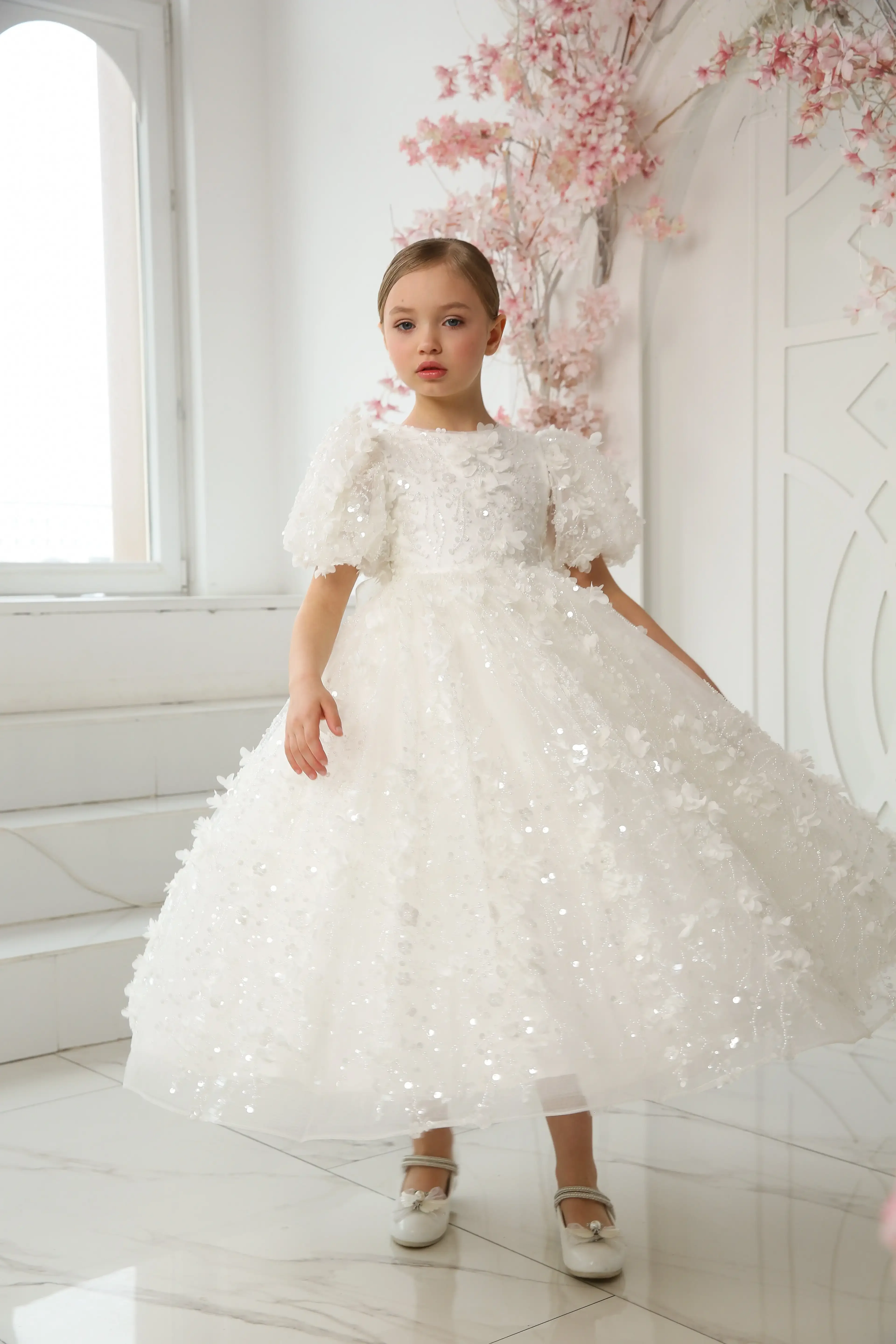 

Белые кружевные аппликации, платья с цветочным узором для девочек на свадьбу, трапециевидные платья с блестками и 3D цветочным принтом для свадебной вечеринки, дня рождения, по индивидуальному заказу