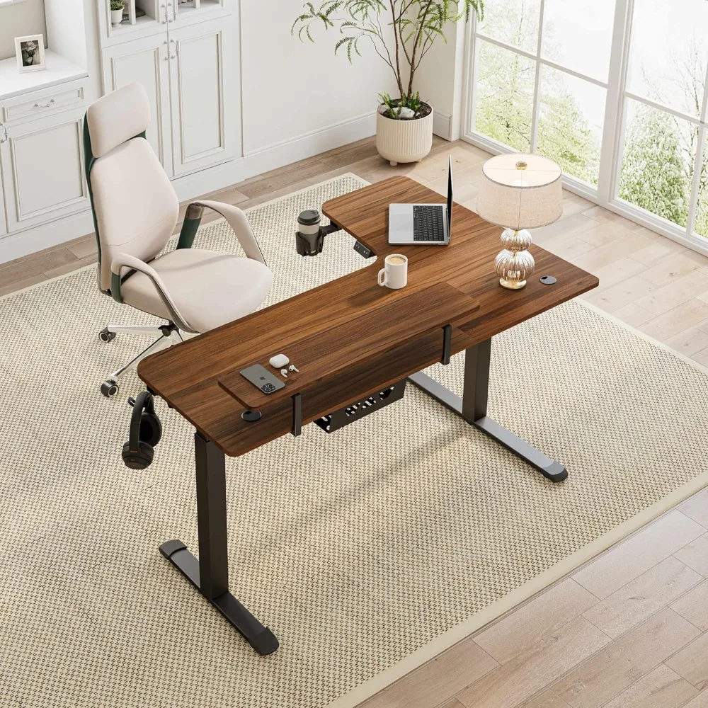 مكاتب واقفة كهربائية قابلة للتعديل بارتفاع (61 بوصة × 43 بوصة) مكتب كمبيوتر مع صينية لوحة المفاتيح، مكتب جلوس على شكل حرف L للعمل