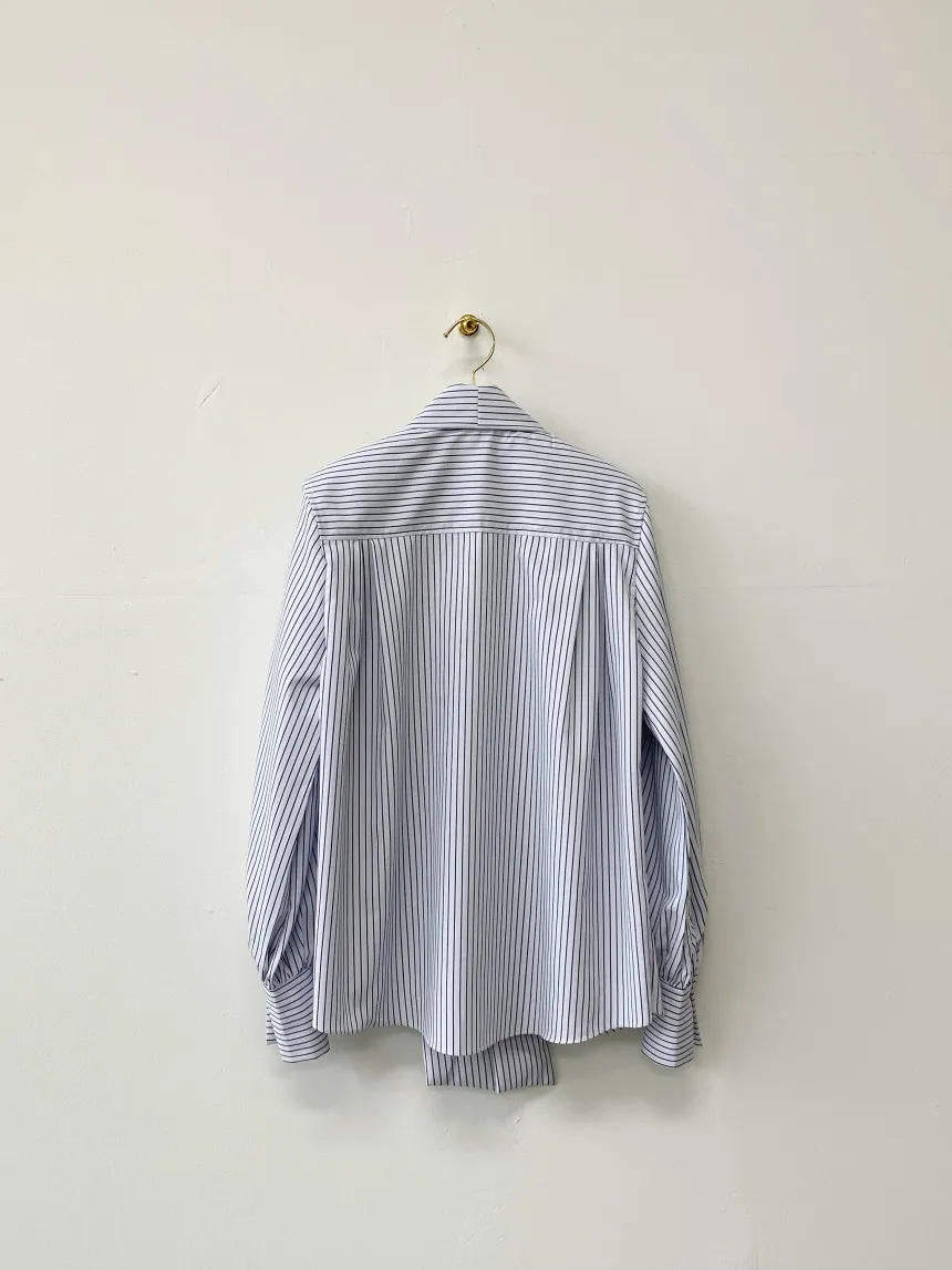 خريف 2025 قميص كوري برقبة على شكل V وأكمام طويلة بلوزة مخططة بأزرار واحدة الصدر ملابس خارجية للسيدات (lm12288)