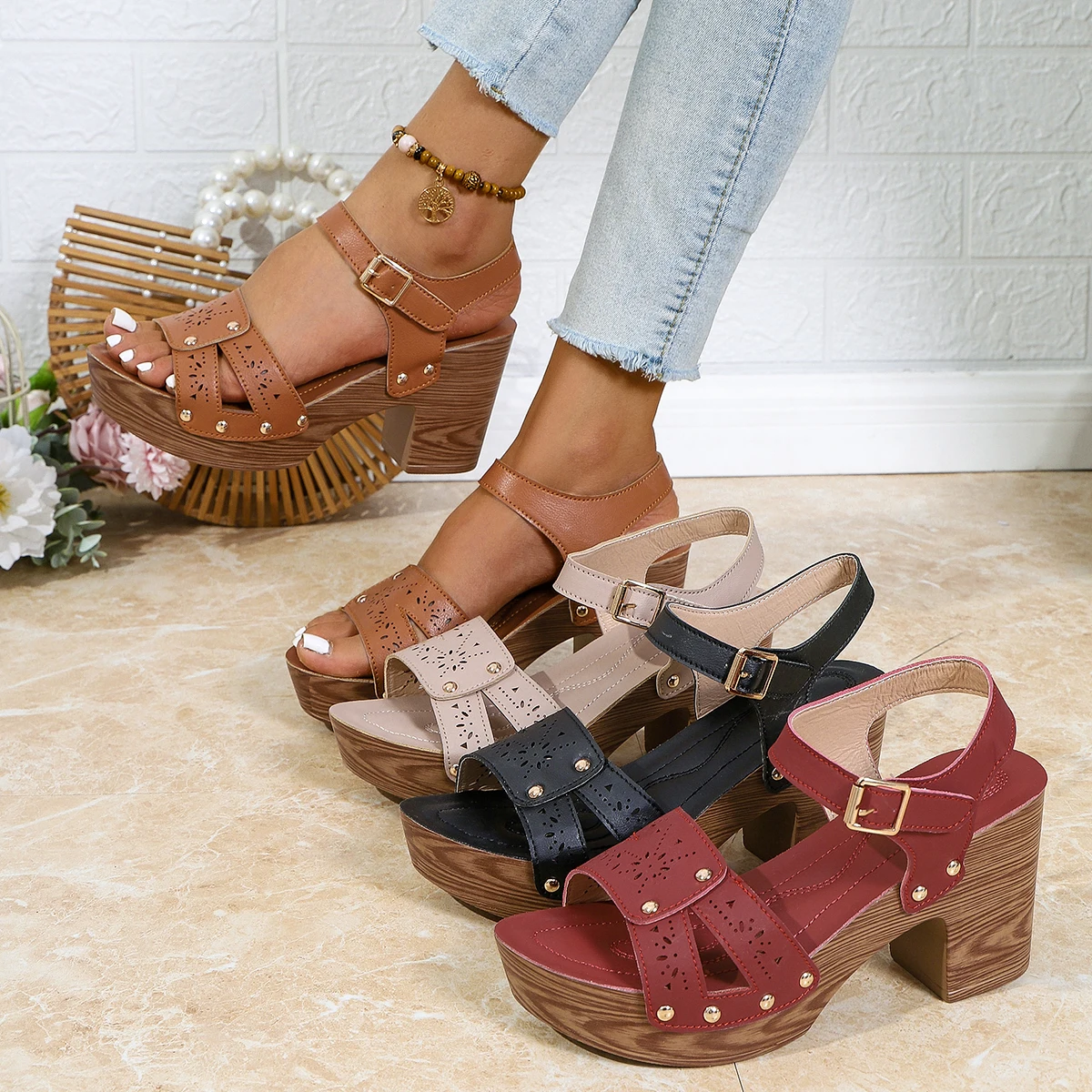 

Women's summer sandals with exposed toe thick sole heel, adjustable buckle, Velcro, rivets, synthetic leather, durable PU sole