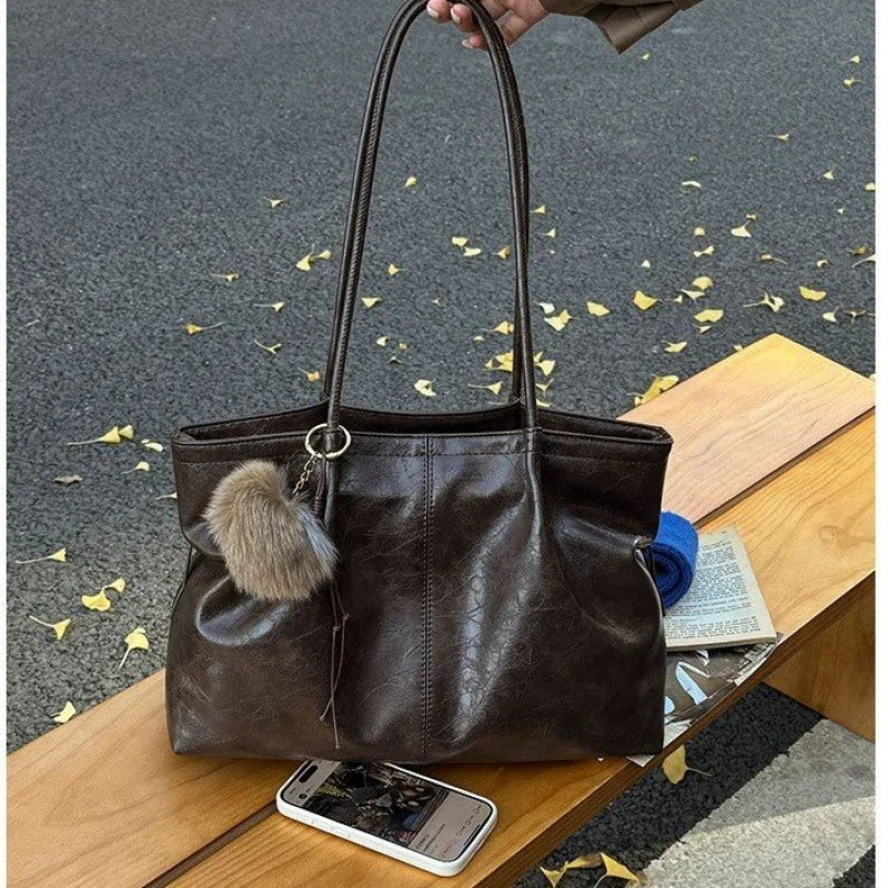 

Elite Women's Crossbody-Bag Made Of Begonia-Patterned Leather Boasting Estonia Casual Elegant Vintage Spacious Look