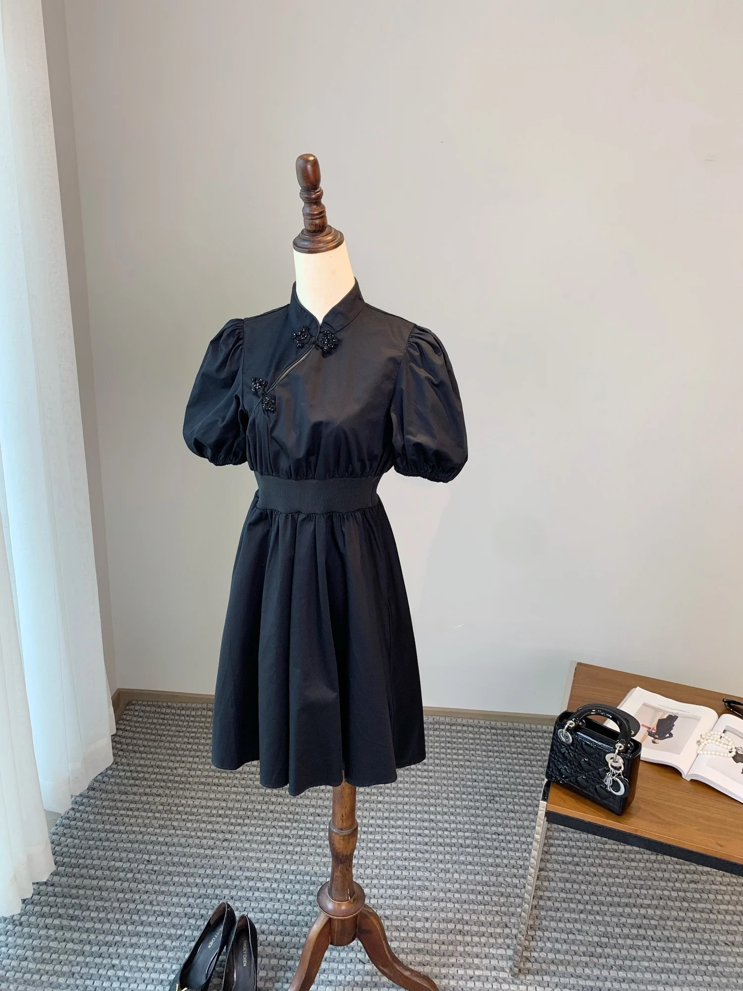 

High-End Minority Summer Black Slimming Qipao Dress Chinese Style Cotton Bubble Sleeve Short Sleeve Button Closure