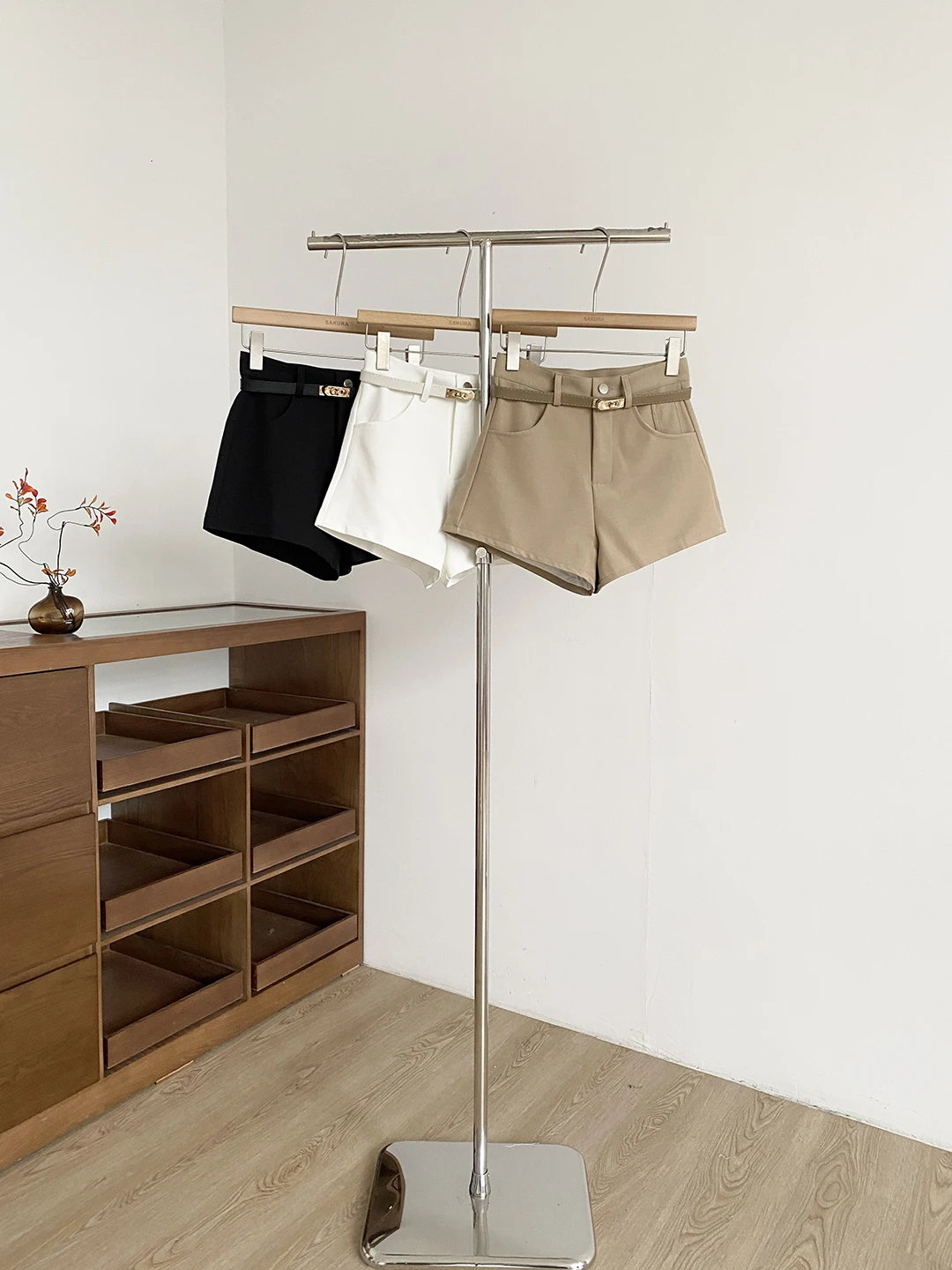 

Elegant Casual High Waist Khaki Shorts Women's Fashionable Slim Wide Leg Pants Spring 2026 Polyester Fiber Commute