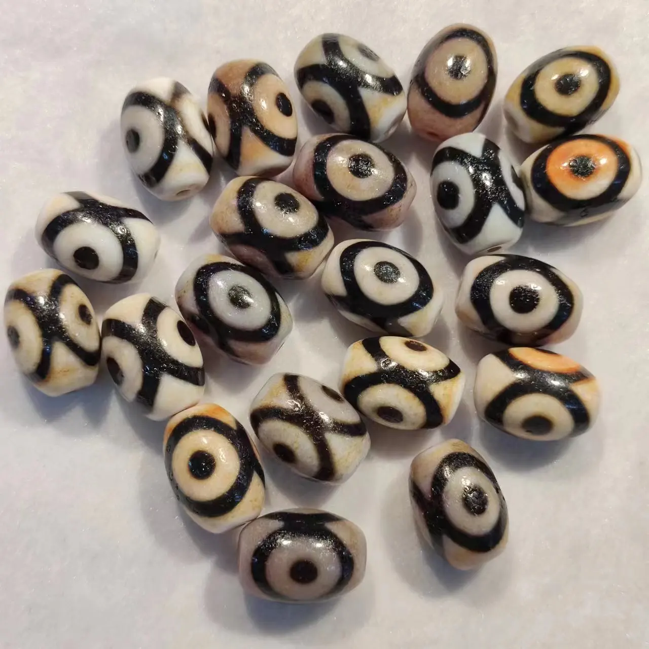 

1pcs/lot natural multi-pattern agate dalo dzi Black and white orange Weathering lines Ethnography Necklace bracelet Accessories