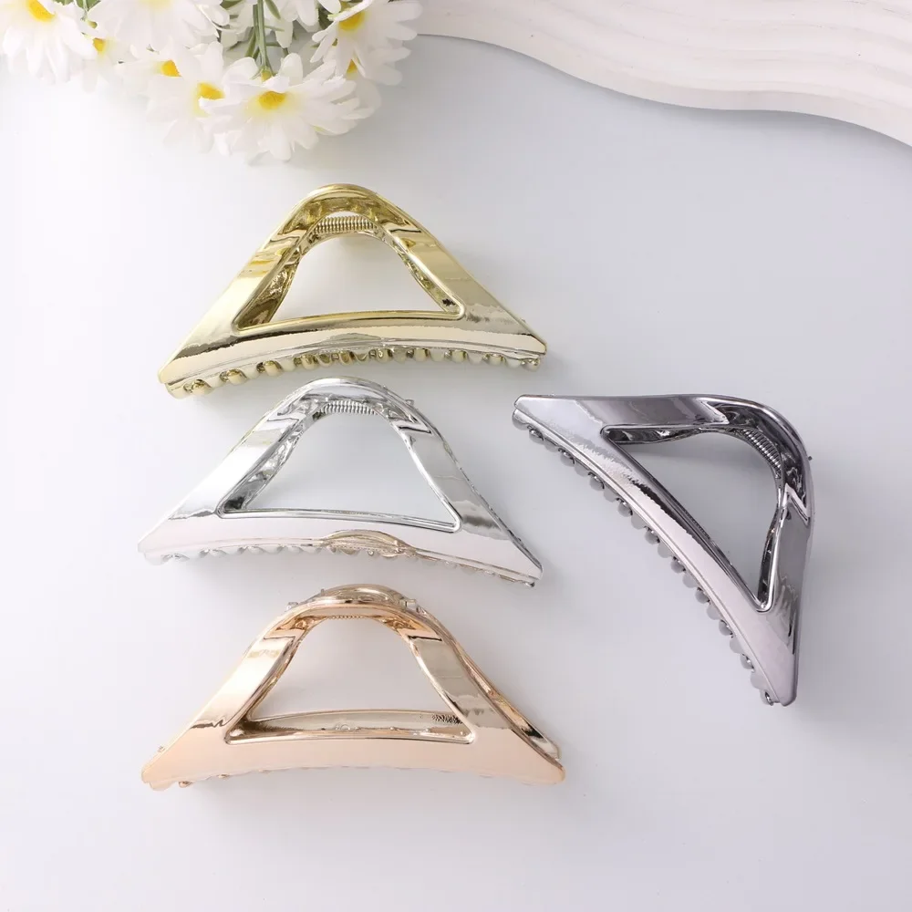 

High-end gold and silver hairpins on the back of the head, large pan triangle hairpins, light and luxurious temperament