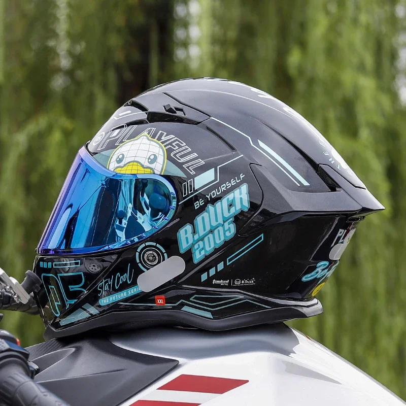 

Tanked Racing Motorcycle Helmet Breathable Safe Ventilation Spoiler Tail Universal Cruise Full Coverage Four Seasons Can Be Worn