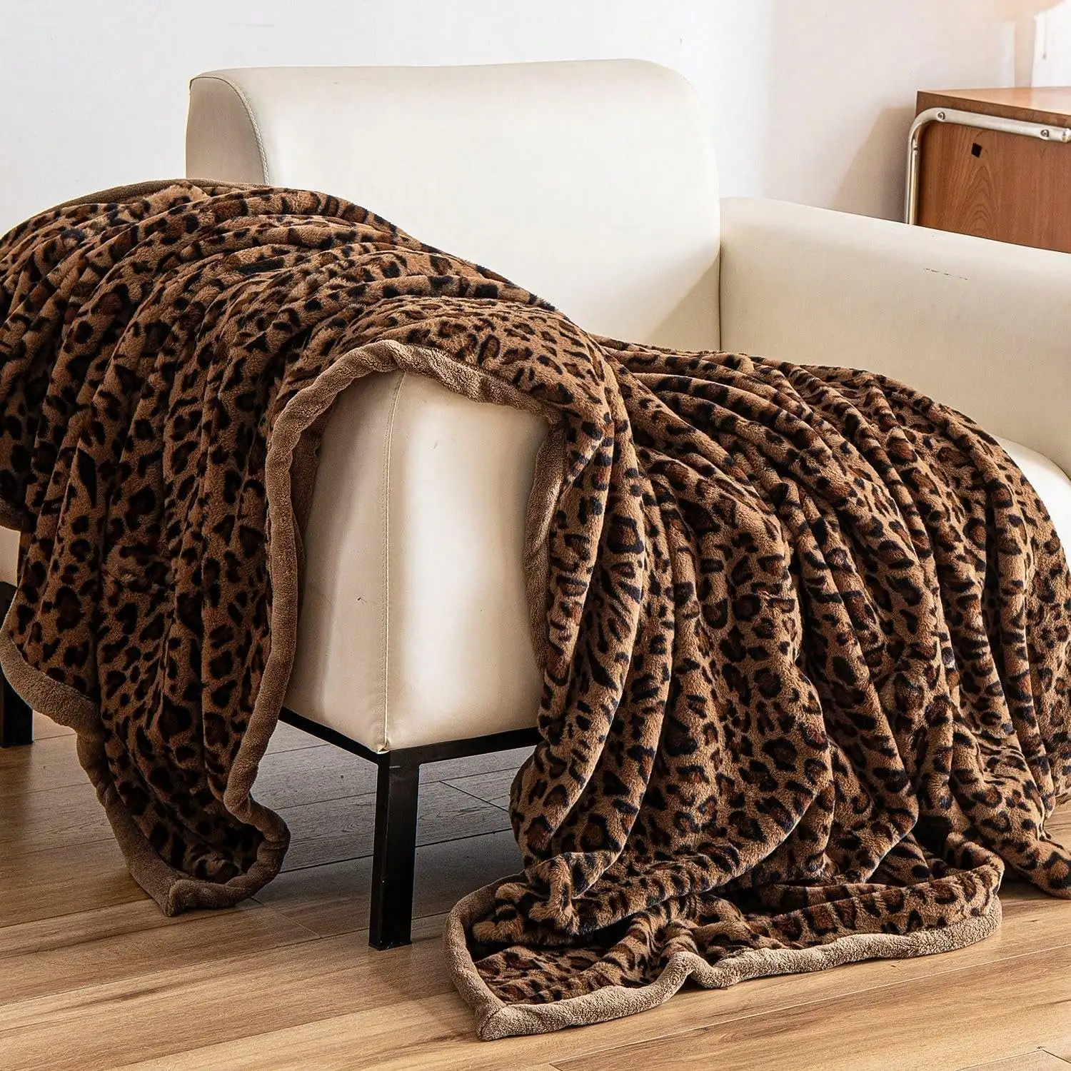 1pc Leopard Print Blanket Cuddling - Reversible & Arm-Insert Layer Soft Rabbit Faux Fur & Flannel Cheetah Throw Blanket Chair Couch Sofa, Thoughtful Throw Blankets Women 50x60