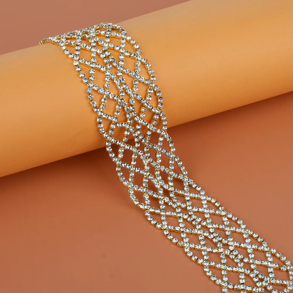 Damen-Halskette mit Glitzersteinen und Kettenartiger Struktur Modisches Schmuck-Accessoire Erhältlich auf Amazon – Detail 5