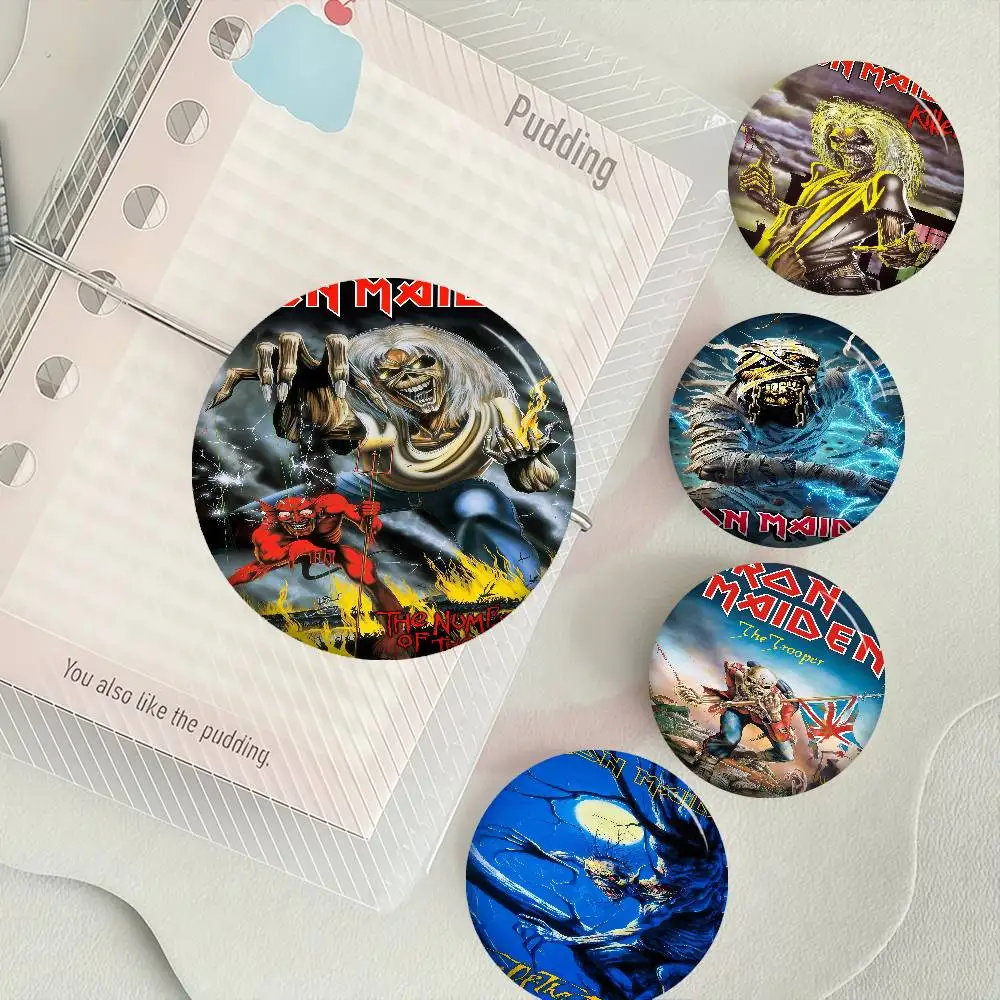 BandI-IRON MAIDEN 32/44/58MM Anpassbare Anstecknadeln Niedliche Lustige Kreative Abzeichen Schmuck Deko Geschenke für Freunde
