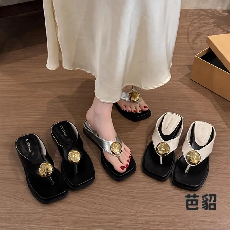 Elegant Metal Buckle Toe Post Sandals Women's Summer 2026 New High-End Beach Slippers Thick Heel PE Upper Footwear