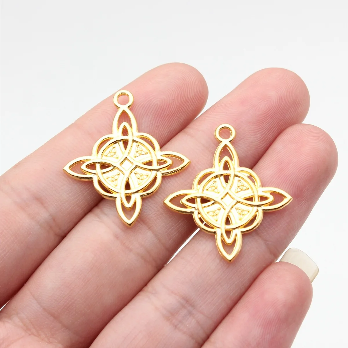 WYSIWYG 10pcs 28x25mm 4 Colors Triquetra Knot Amulet Charms Pendant For DIY Jewelry Making Handmade Jewelry Craft Findings