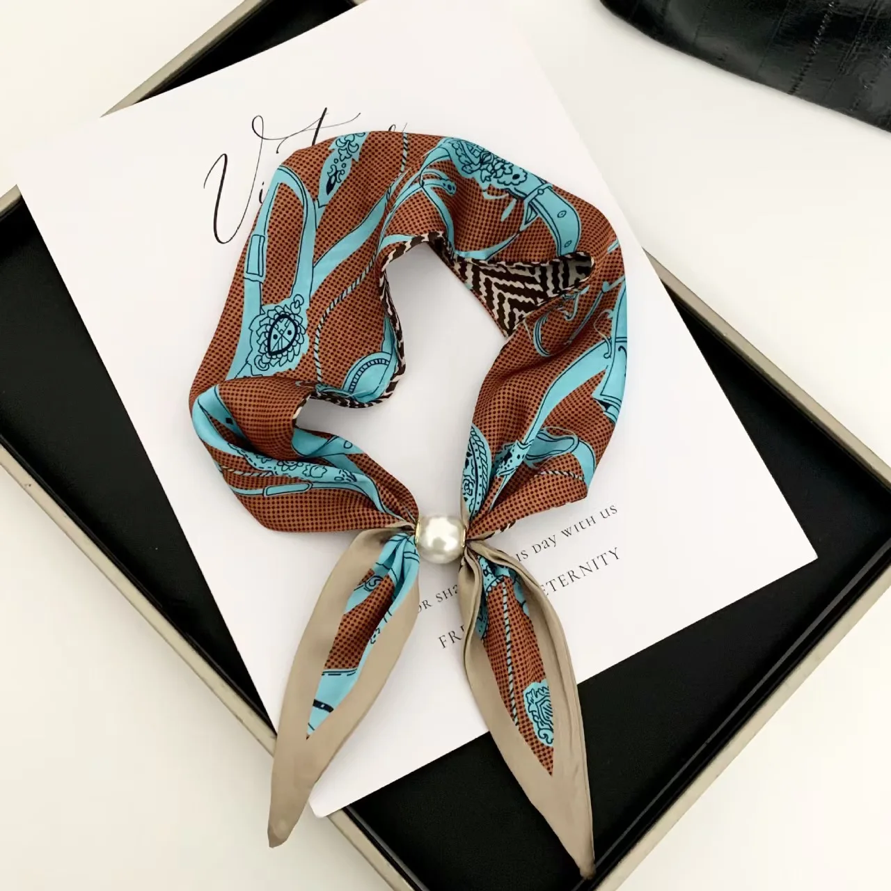 Korean Style Elegant Pearl Magnetic Scarf Women Summer Versatile Breathable Neckerchief Fashion Accessory Neck Wrap Scarves