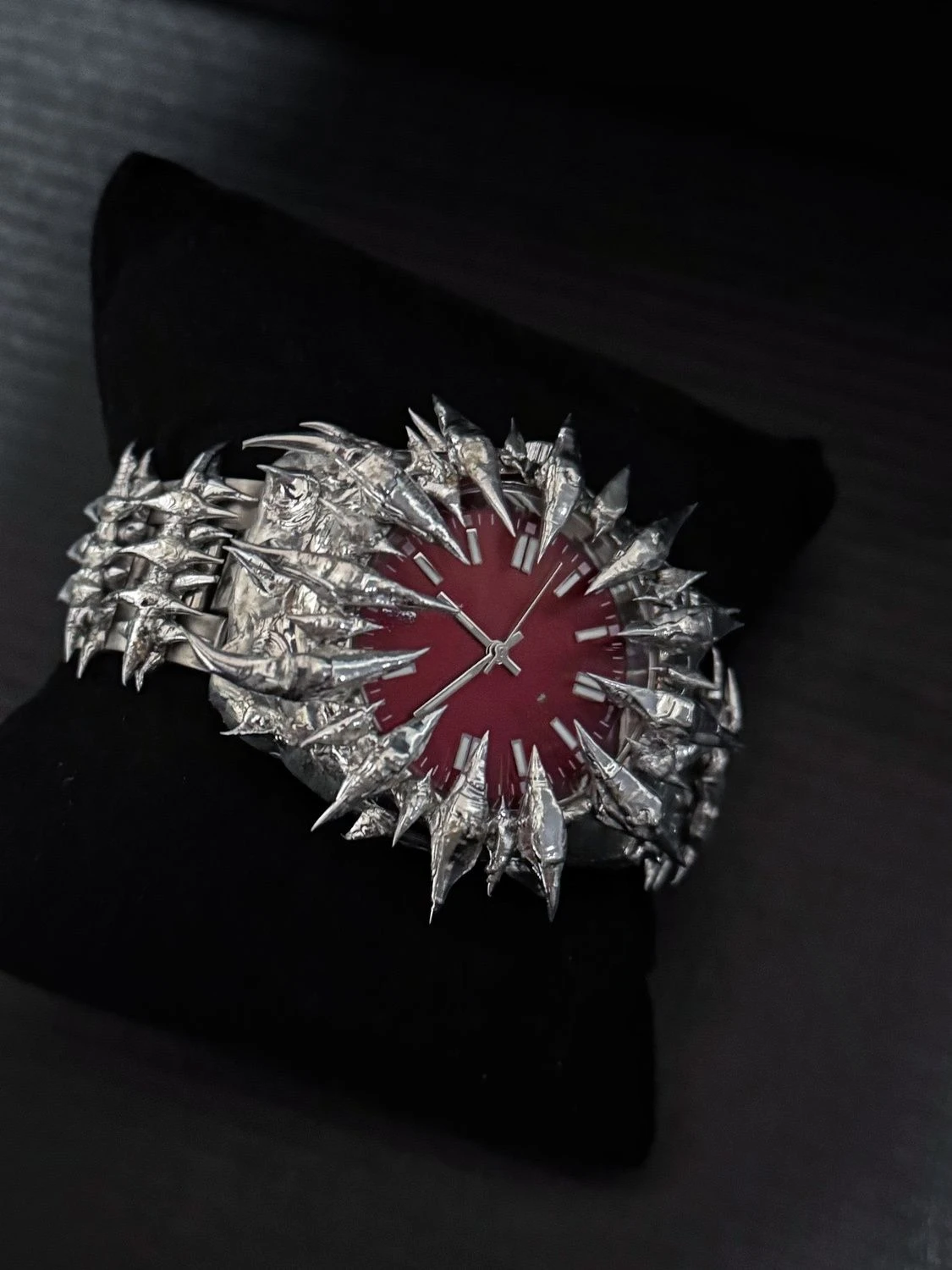 Handmade Original European and American Alien Vampire Dragon Scale Spike Tin Solder Watch for Men and Women