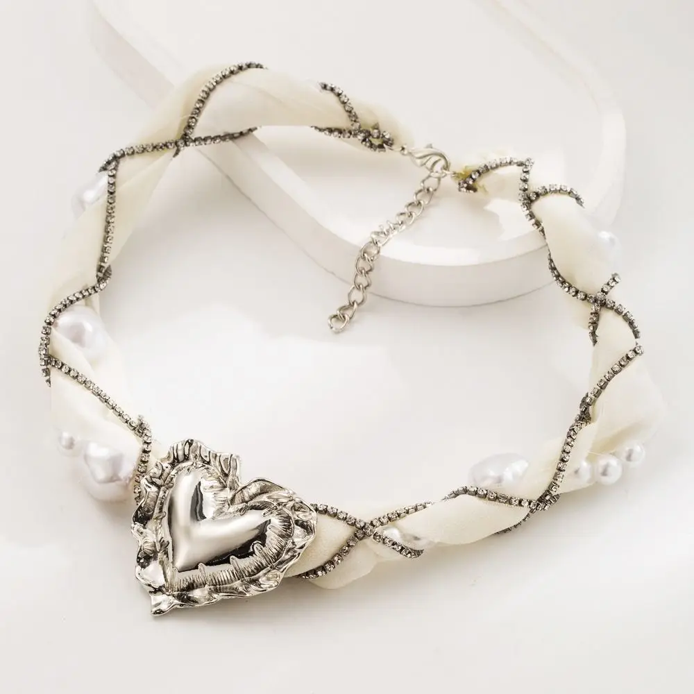 

Y2K Vintage Pearl Necklace Fabric Chain Crystal Twined Heart Pendant Necklace Light Luxury Neck Jewelry Rhinestone Choker Women
