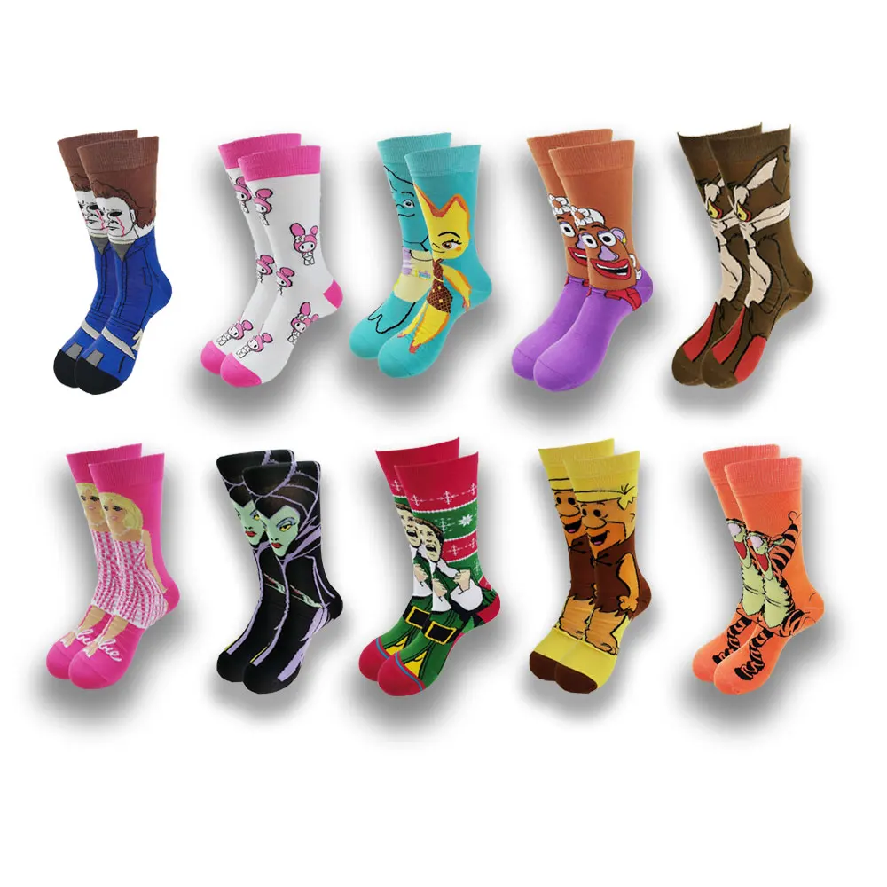 Fashionable design of men\'s and women\'s socks in spring and autumn young tube crew socks.