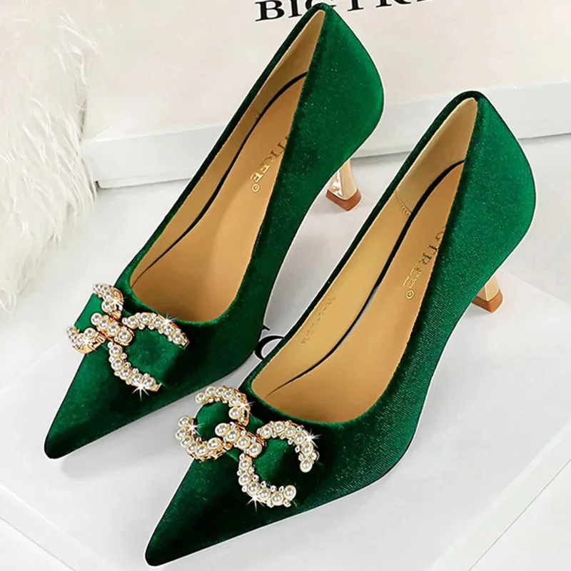 Designer Women Green Pink Heels Prom Pumps Lady Velvet Pointed Toe 7cm Thin High Heels Replica Brand Pearl Crystal Buckle Shoes