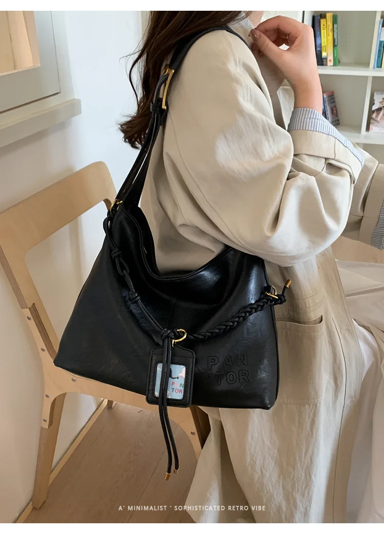 Luxuriöse Vintage-2025, Retro-Umhängetasche mit großem Fassungsvermögen, Premium-Nischen-Umhängetasche für den Herbst-Pendelverkehr