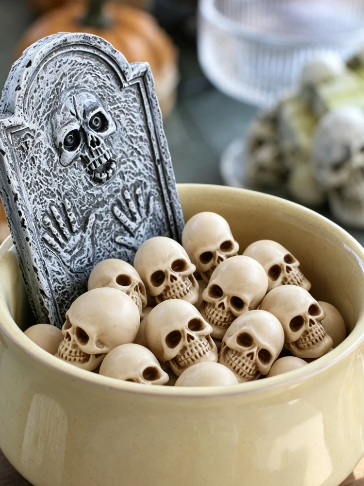 5-50 Stück Mini-Halloween-Schädel-Ornamente, winzige Skelettköpfe, Miniaturmodell für Spukhaus-Party, Horror-Szenen-Dekoration, DIY-Puppenhaus – Detail 3