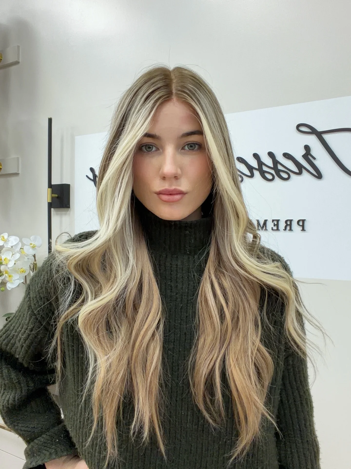 28 Inches Golden-Brown Mixed Hair Wig Middle Parting Long Length Loose Wave High Quality Brunette Fibre Daily Part Wig Female