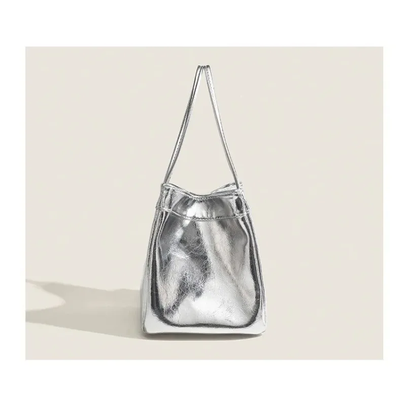 Funkelnde Silberne Mini-Eimertasche Glitzernde PU-Tasche mit Kordelzug Multifunktionale Umhängetasche mit Geldbörse für Damen Alltäglicher Gebrauch – Detail 6