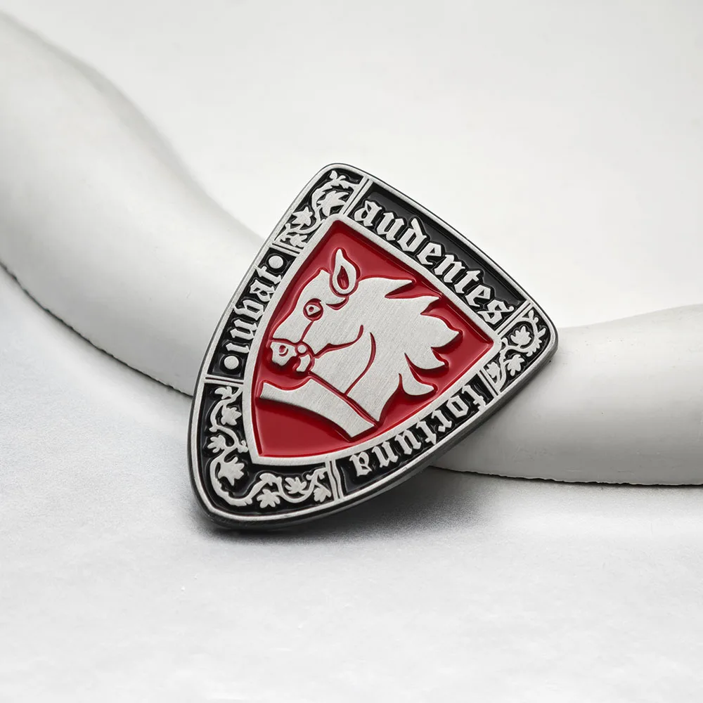 Retro Emblem Knight Horsehead Brooch Kingdom Come Game Logo Metal Badge Medieval Knight Emblem Enamel Pin Bag Collar Pin Gift