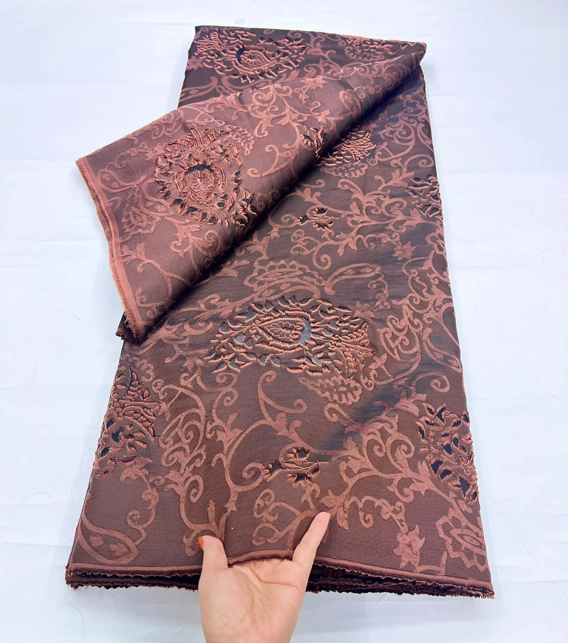 

Новинка: Коричневая нигерийская дамасская ткань с кружевом, высококачественная африканская французская жаккардовая кружевная ткань для платьев LHD26134